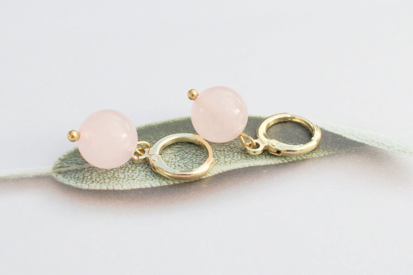 Goldene Ohrringe aus 925 Sterling Silber mit natürlichem Rosenquarz – Stein der Liebe | Perfekt für Hochzeit & besondere Anlässe