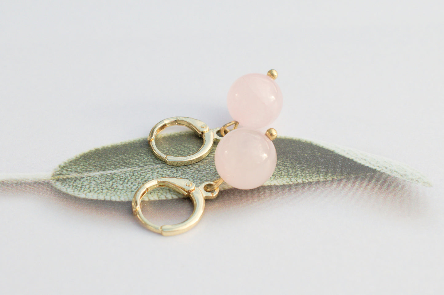Goldene Ohrringe aus 925 Sterling Silber mit natürlichem Rosenquarz – Stein der Liebe | Perfekt für Hochzeit & besondere Anlässe