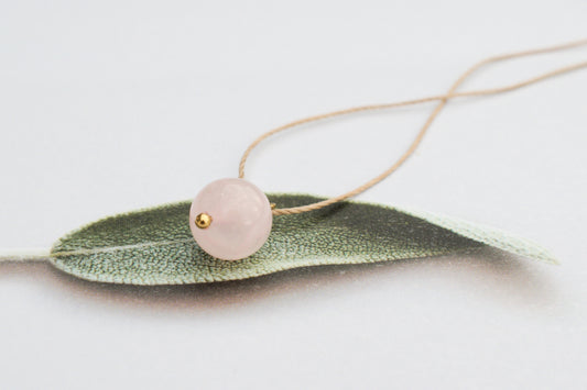 Handgefertigte Kette mit natürlichem Rosenquarz – Stein der Liebe, Hochzeitsschmuck