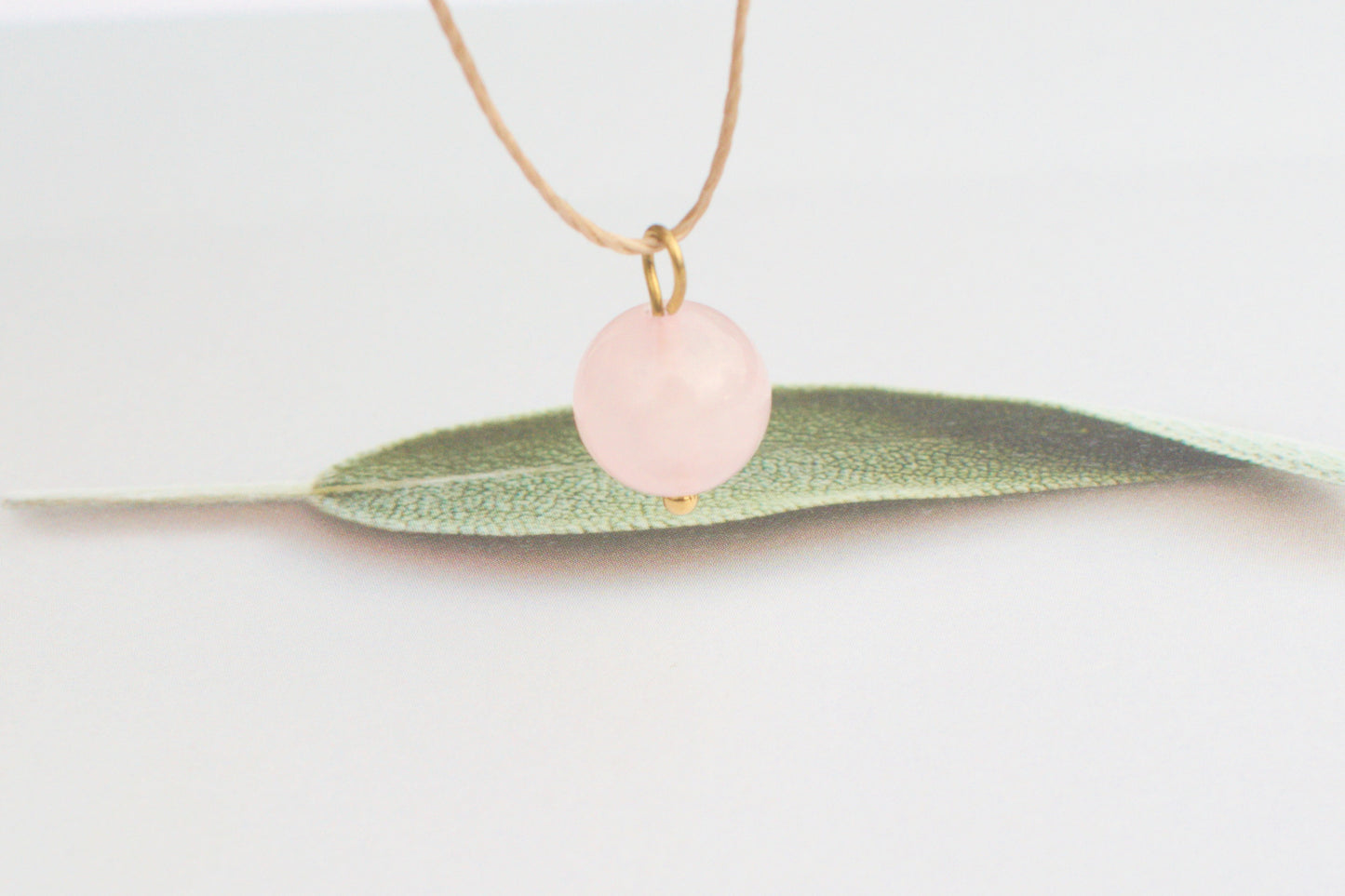 Handgefertigte Kette mit natürlichem Rosenquarz – Stein der Liebe, Hochzeitsschmuck