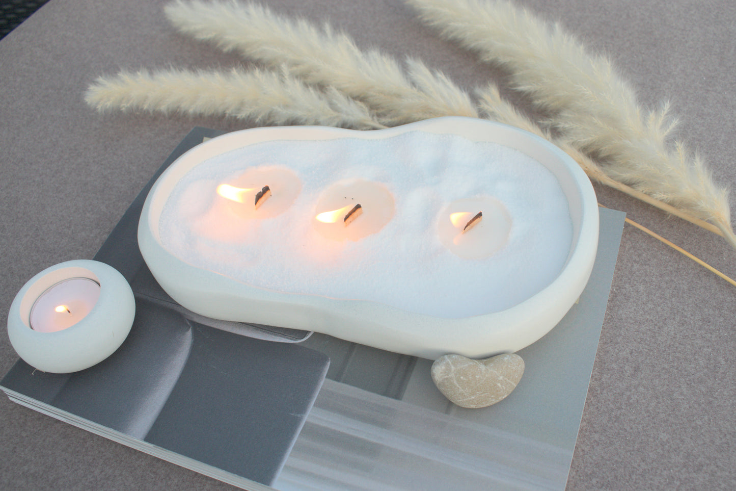 Wavy Schale aus weißem Beton – handgemachte Bowl, Schmuckschale oder moderne Schlüsselschale für Dein Skandi Home