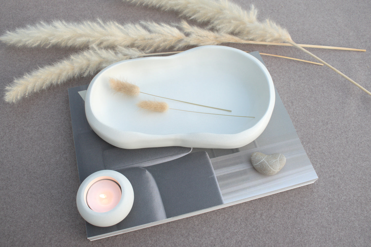 Wavy Schale aus weißem Beton – handgemachte Bowl, Schmuckschale oder moderne Schlüsselschale für Dein Skandi Home