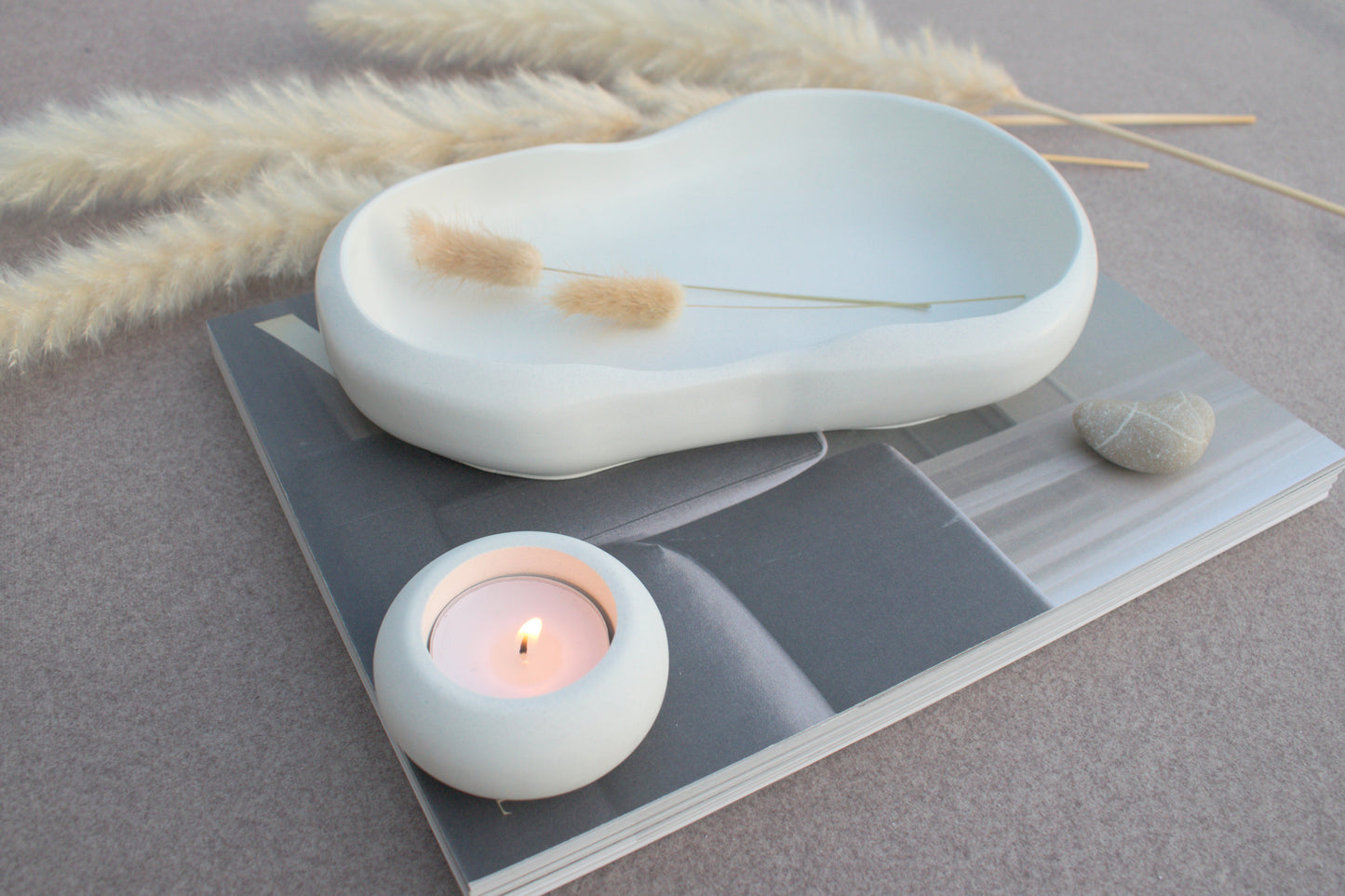 Wavy Schale aus weißem Beton – handgemachte Bowl, Schmuckschale oder moderne Schlüsselschale für Dein Skandi Home