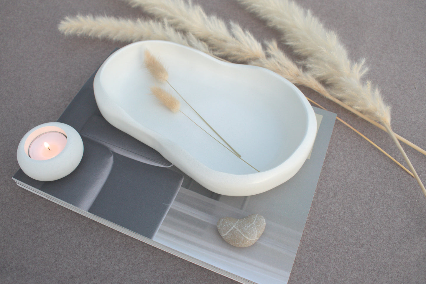 Wavy Schale aus weißem Beton – handgemachte Bowl, Schmuckschale oder moderne Schlüsselschale für Dein Skandi Home