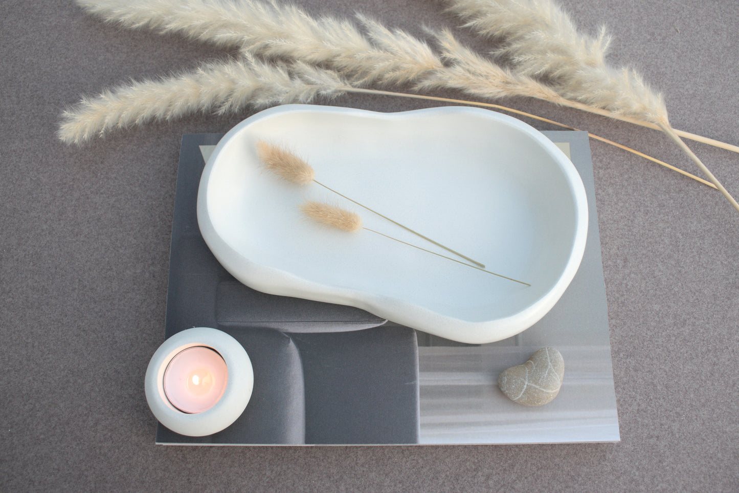 Wavy Schale aus weißem Beton – handgemachte Bowl, Schmuckschale oder moderne Schlüsselschale für Dein Skandi Home