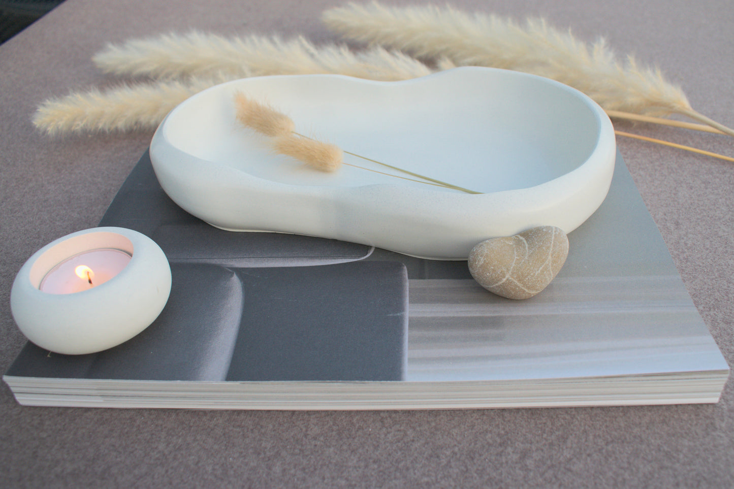 Wavy Schale aus weißem Beton – handgemachte Bowl, Schmuckschale oder moderne Schlüsselschale für Dein Skandi Home