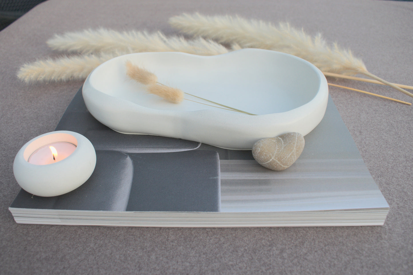 Wavy Schale aus weißem Beton – handgemachte Bowl, Schmuckschale oder moderne Schlüsselschale für Dein Skandi Home