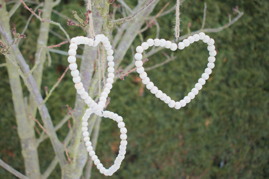 Herz aus Draht & Holzperlen – natürliche Deko im Skandi-Stil