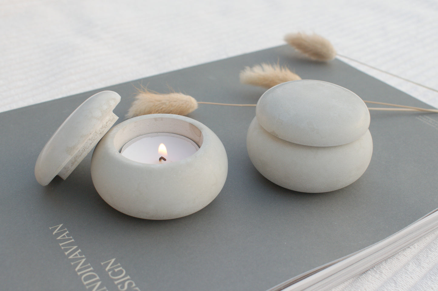 Kerzenhalter Set aus grauem Beton für Dein Skandi zu Hause