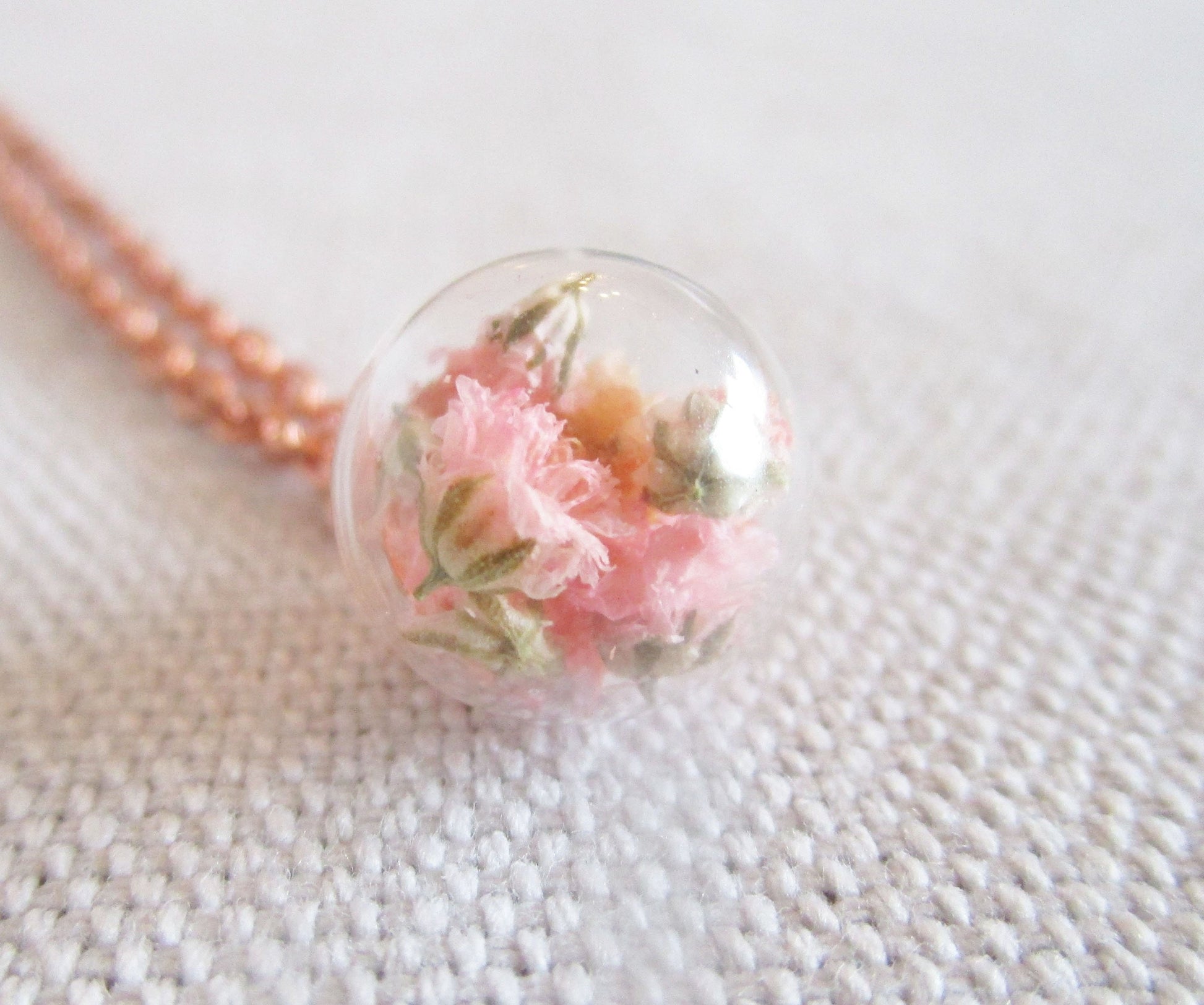 Rose goldene Halskette mit rosa Blüten, Blütenschmuck, Schmuck aus der Natur, Hochzeit