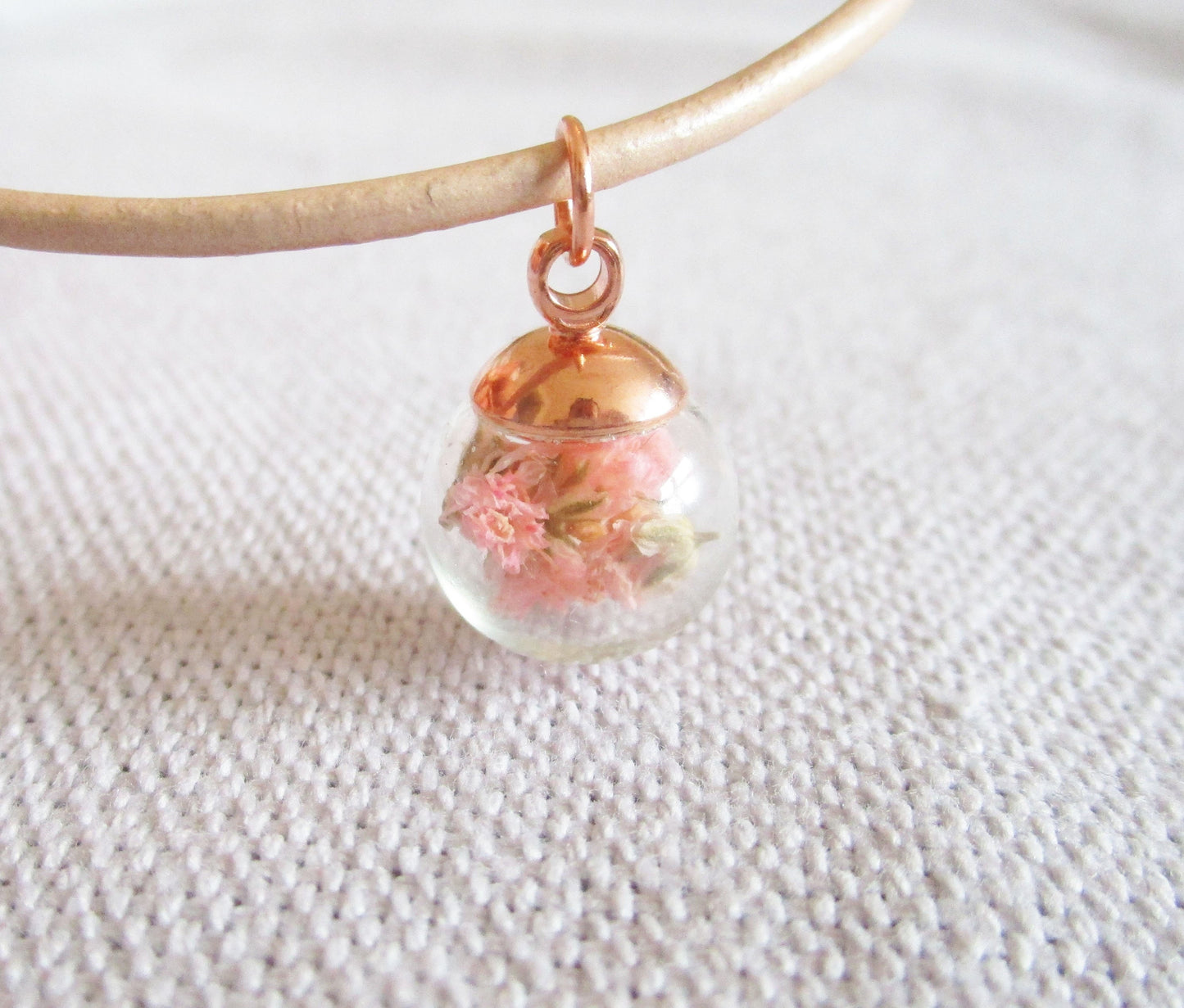 Rose goldene Halskette mit rosa Blüten, Blütenschmuck, Schmuck aus der Natur, Hochzeit