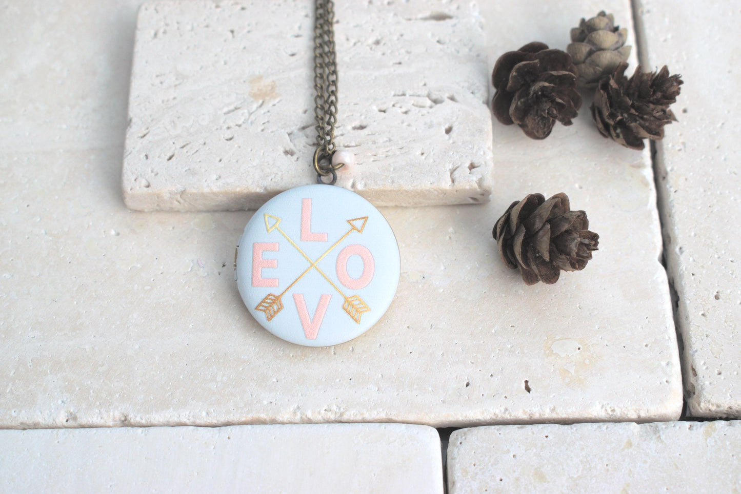 Photo Medaillon bronze, Medaillon Love, Fhotomedaillon, Medaillon für Photo mit rosa Perle