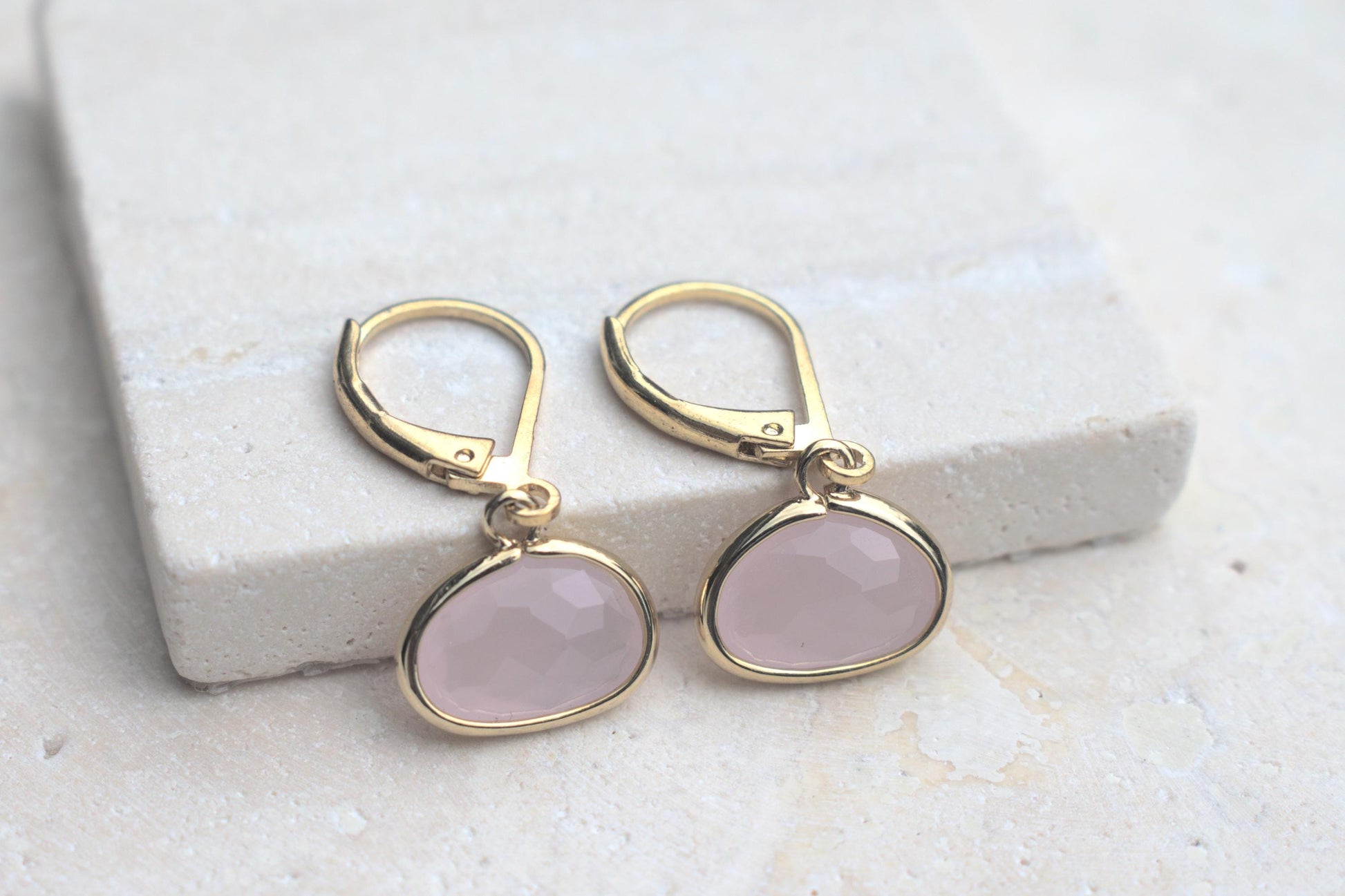 Rosa goldene Ohrringe, Hochzeitsschmuck, minimalistische Ohrringe, Ohrringe gold Damen, Ohrringe gold hängend