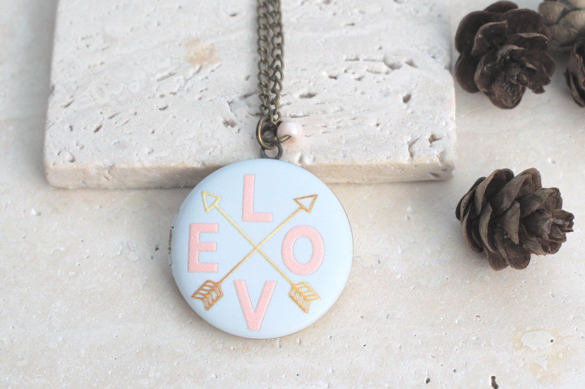 Photo Medaillon bronze, Medaillon Love, Fhotomedaillon, Medaillon für Photo mit rosa Perle