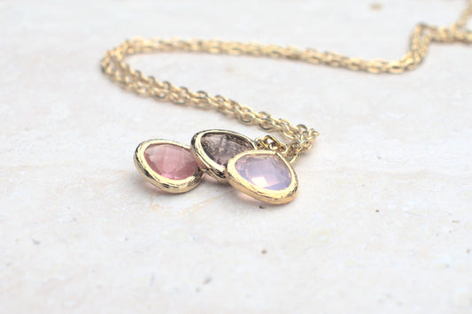 Goldene Kette mit rosa Anhängern, Kette zur Hochzeit, Frühlingskette, rosa Halskette, Blütenschmuck