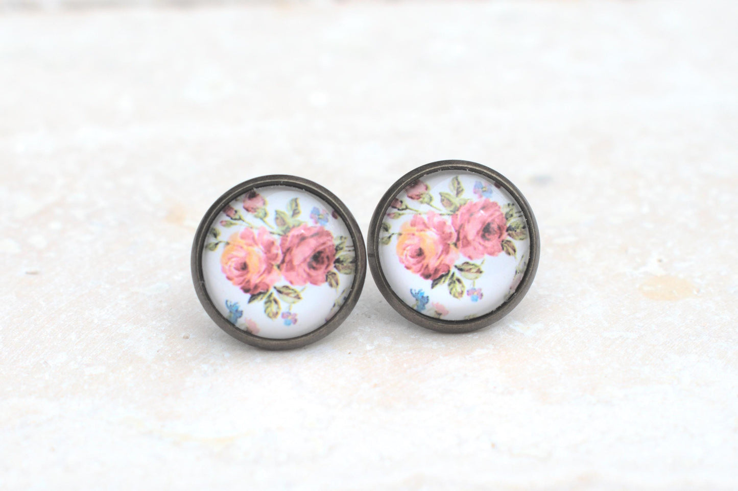 Ohrstecker mit Cabochons, Ohrstecker mit Blüten, vintage Ohrstecker, Geschenk für Sie