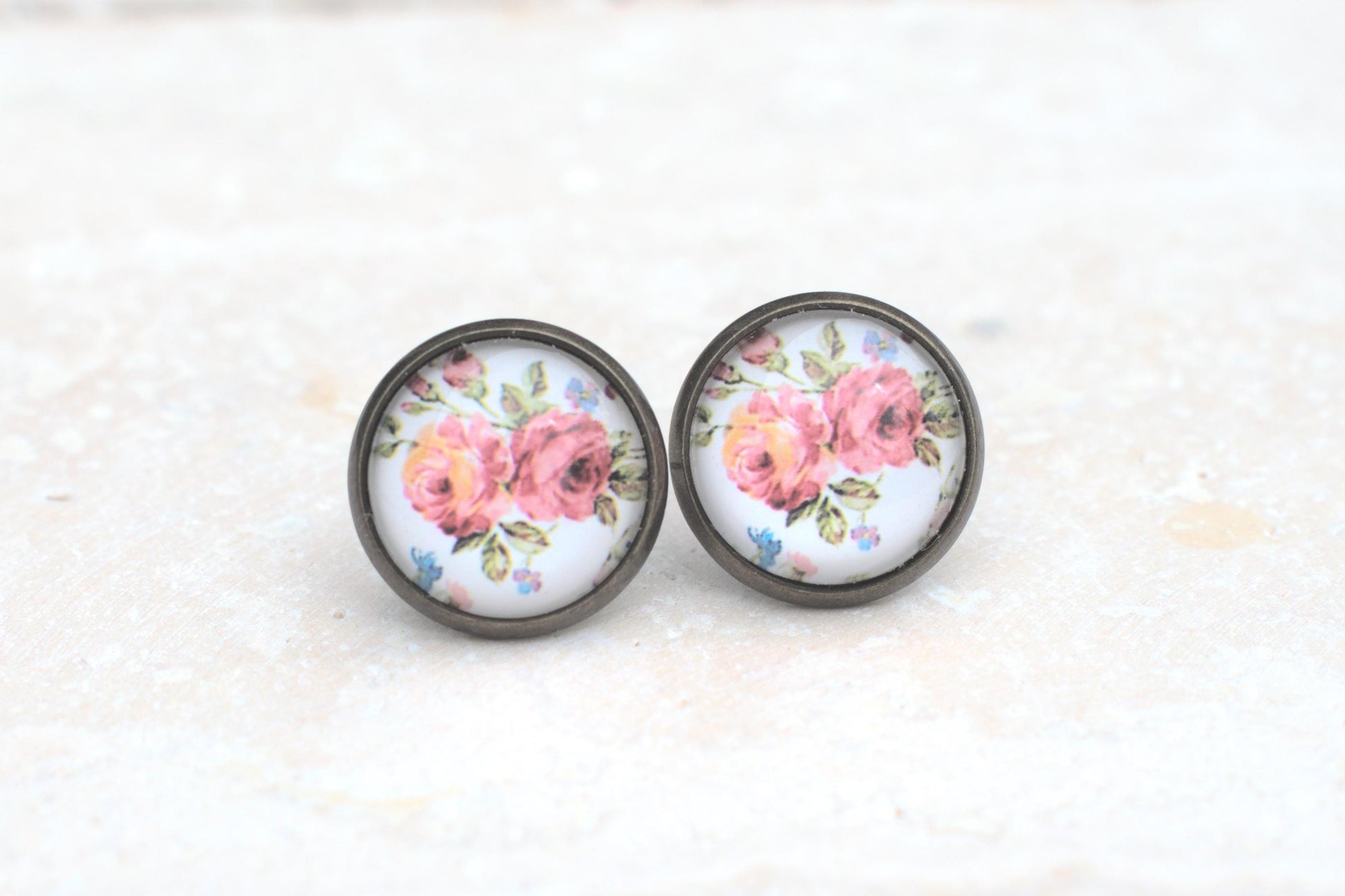 Ohrstecker mit Cabochons, Ohrstecker mit Blüten, vintage Ohrstecker, Geschenk für Sie