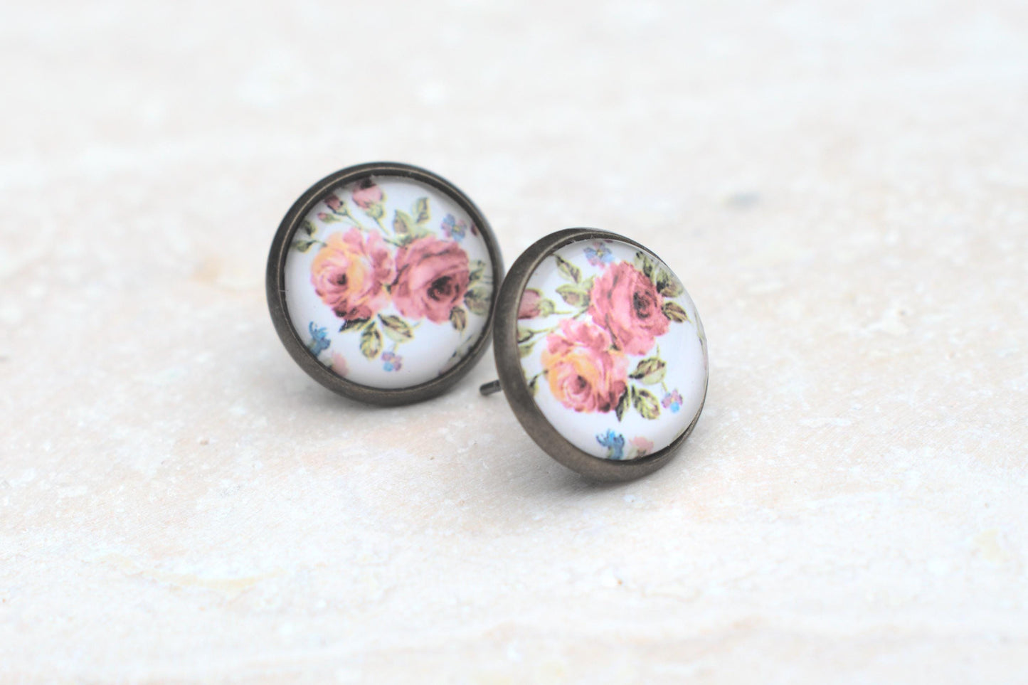 Ohrstecker mit Cabochons, Ohrstecker mit Blüten, vintage Ohrstecker, Geschenk für Sie