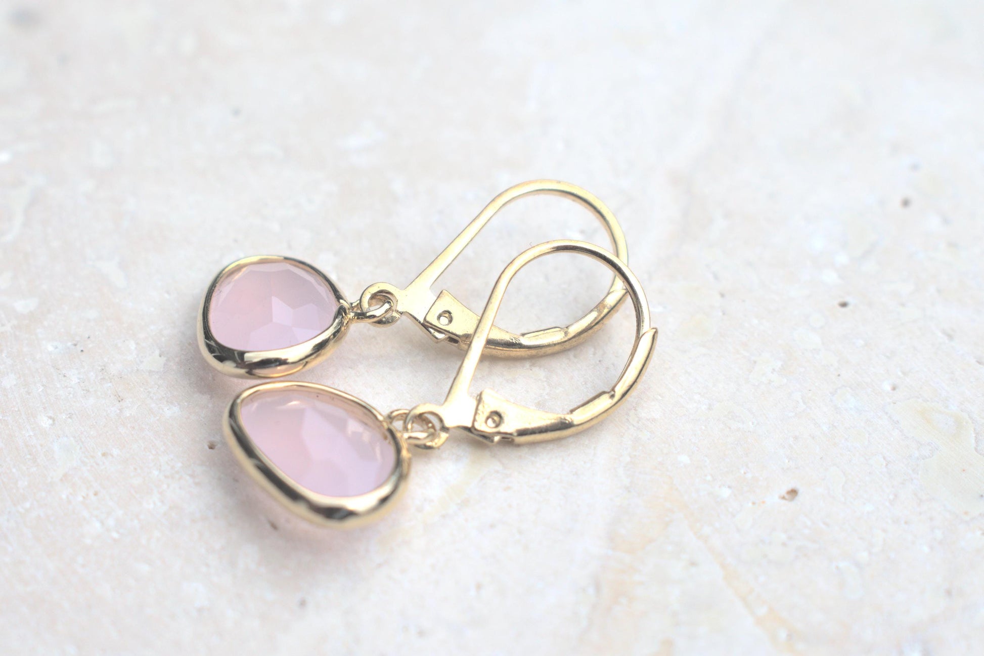 Rosa goldene Ohrringe, Hochzeitsschmuck, minimalistische Ohrringe, Ohrringe gold Damen, Ohrringe gold hängend