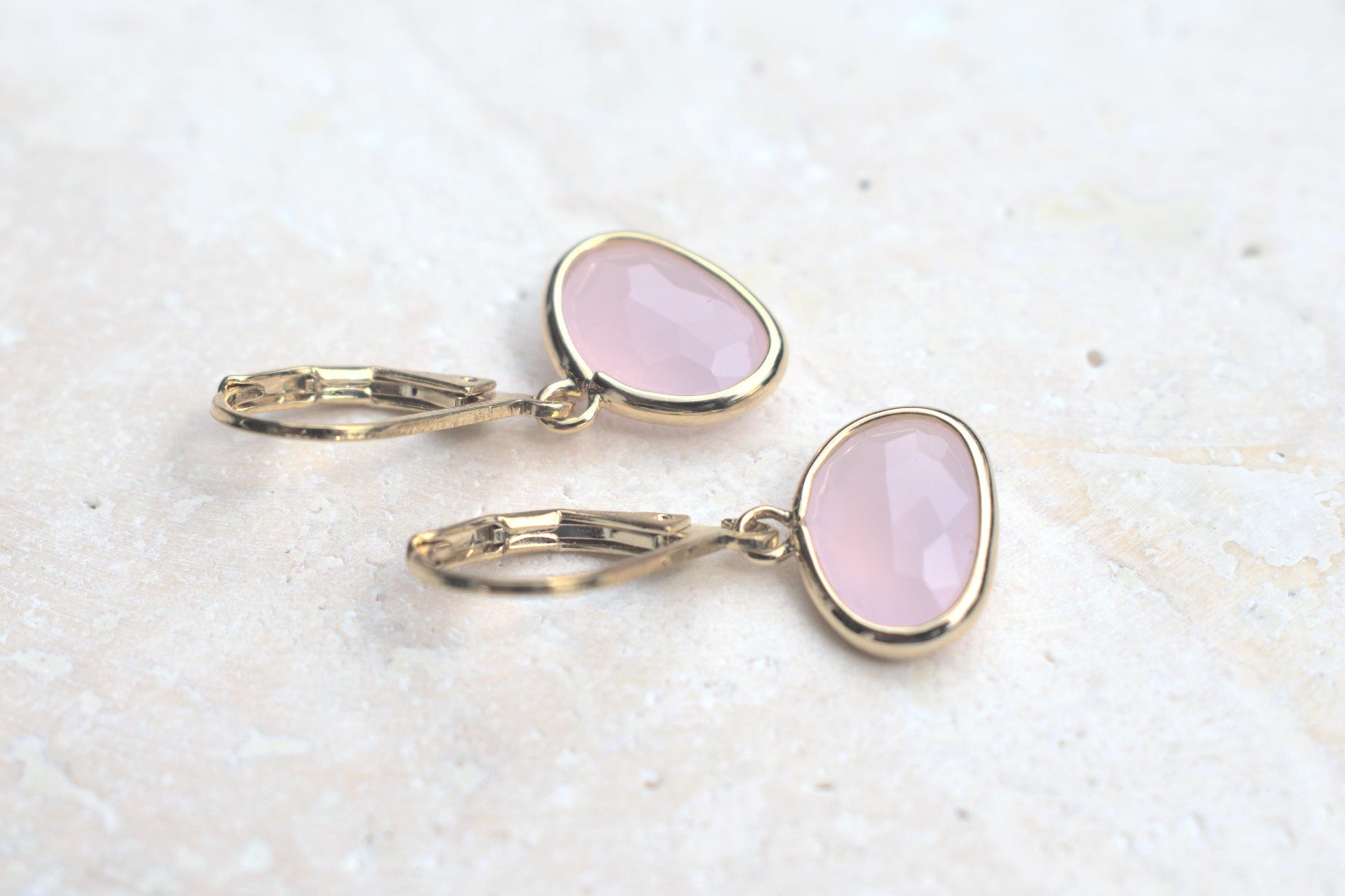 Rosa goldene Ohrringe, Hochzeitsschmuck, minimalistische Ohrringe, Ohrringe gold Damen, Ohrringe gold hängend