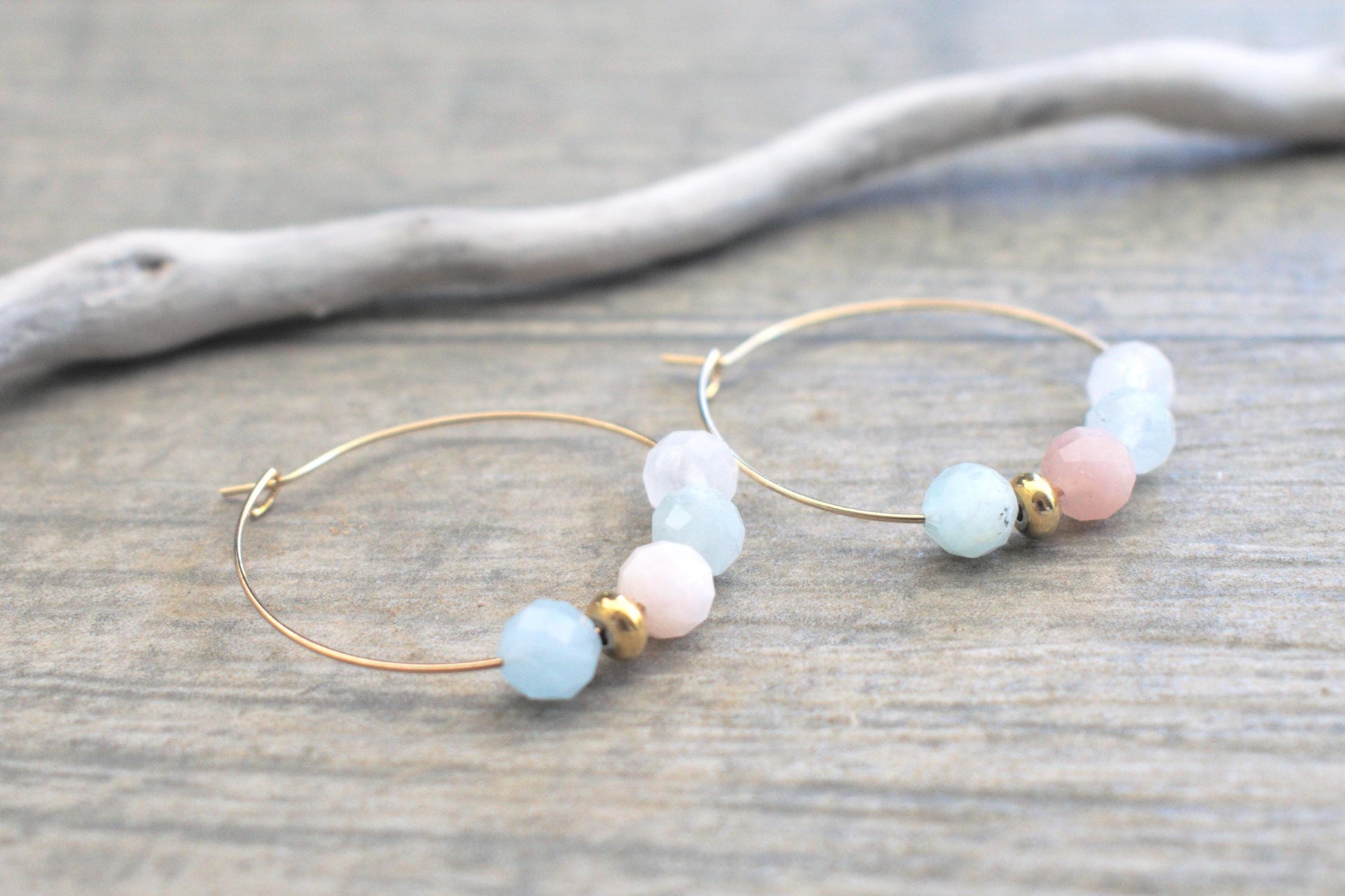 Creolen mit Morganit Perlen, Edelstein Creolen, hängende Ohrringe mit Edelstein