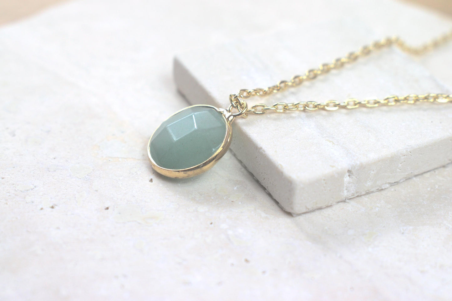 Goldene Kette mit Aventurin, Edelsteinschmuck, Aventurin Schmuck, Kette mit Edelstein, Damenkette mit Aventurin