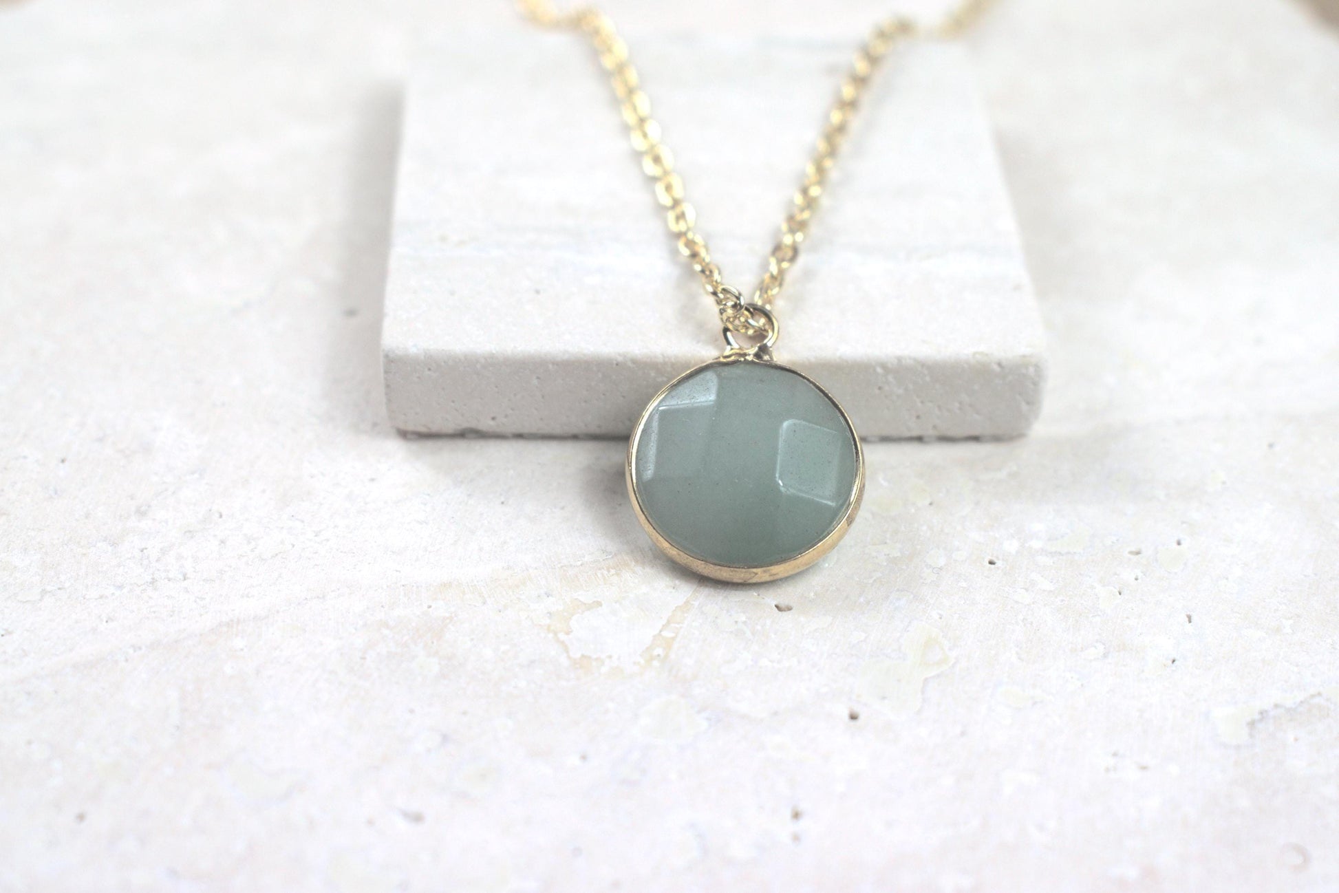 Goldene Kette mit Aventurin, Edelsteinschmuck, Aventurin Schmuck, Kette mit Edelstein, Damenkette mit Aventurin